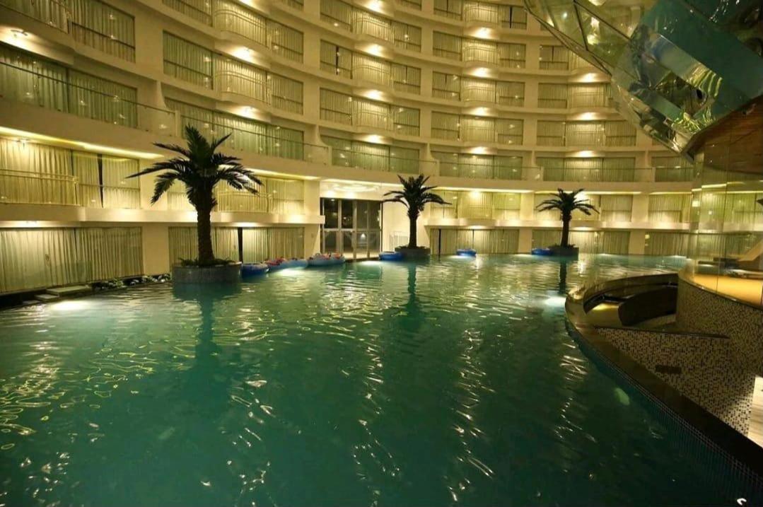 Homestays At Rajhans Belliza Near Airport Surat Exterior foto