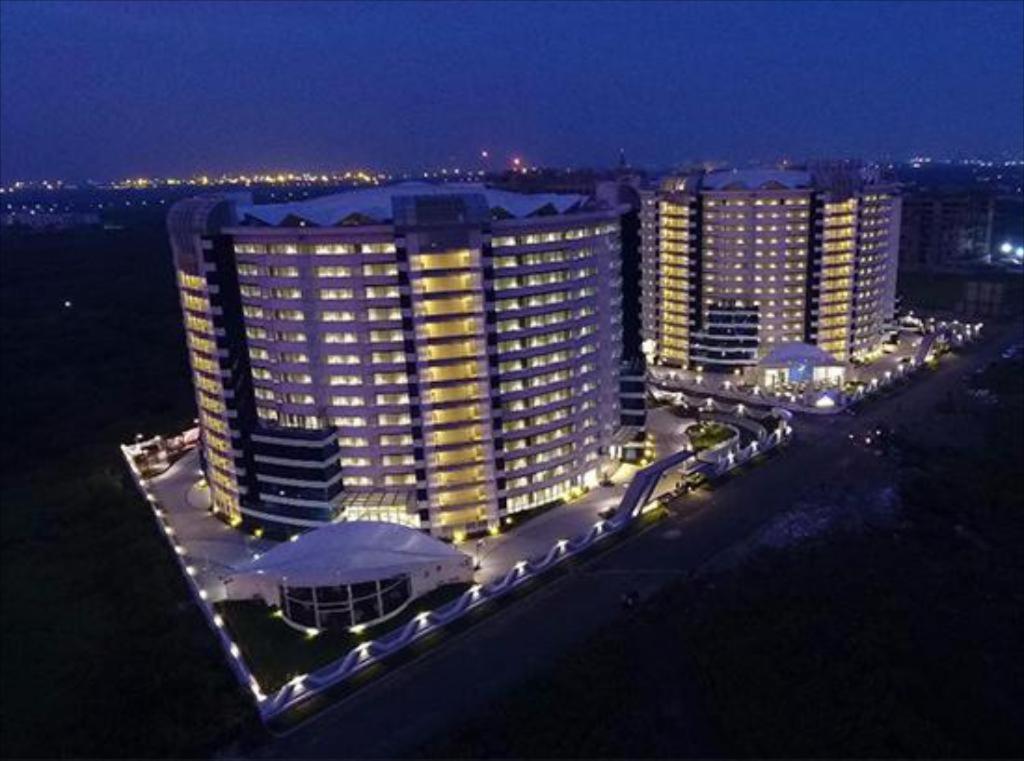 Homestays At Rajhans Belliza Near Airport Surat Exterior foto